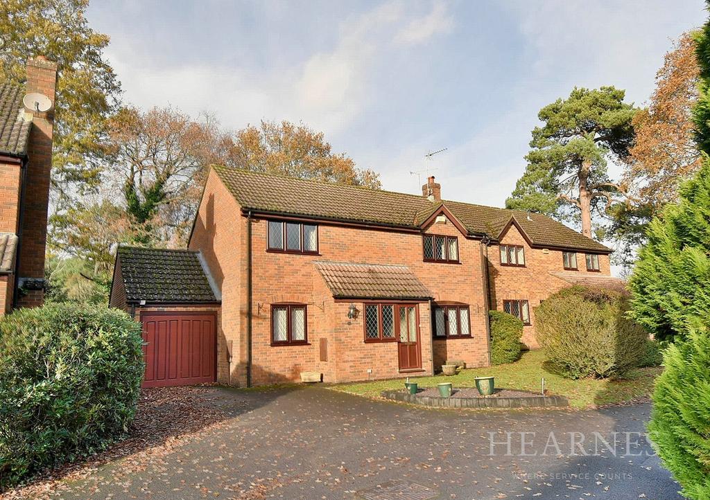 Clifton Gardens, Ferndown, BH22 4 bed detached house for sale £700,000