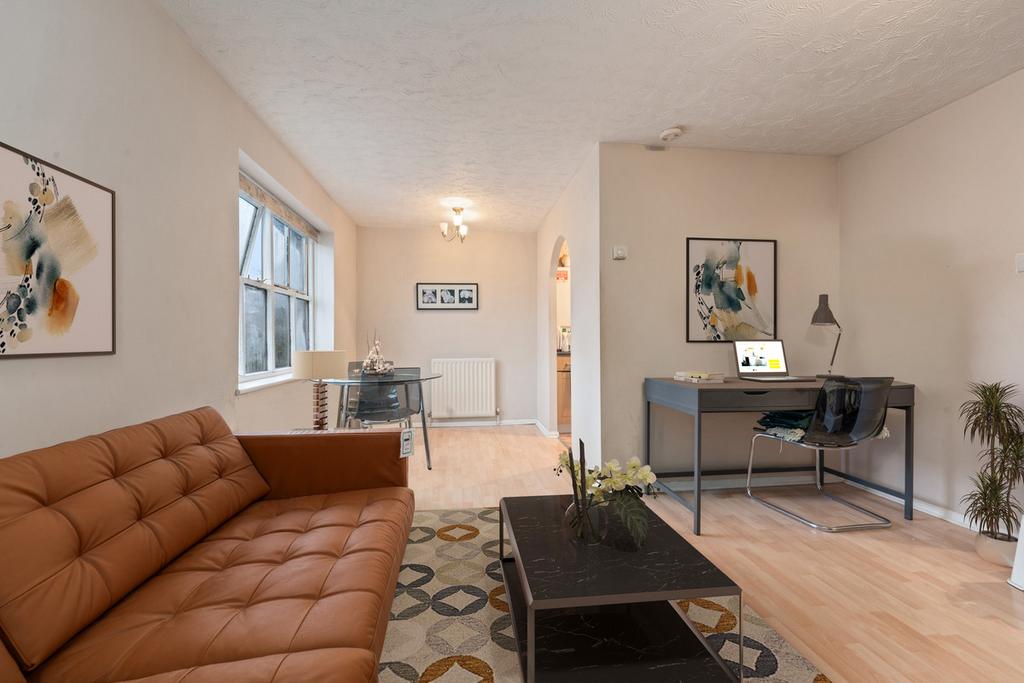 Shaftesbury Gardens, London, NW10 2 bed flat for sale £330,000