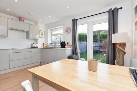 22 Bankview, Lymington, SO41 8YG