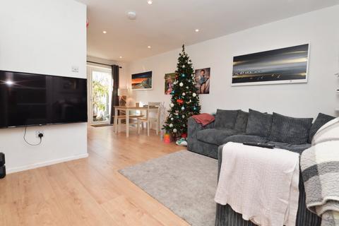 22 Bankview, Lymington, SO41 8YG