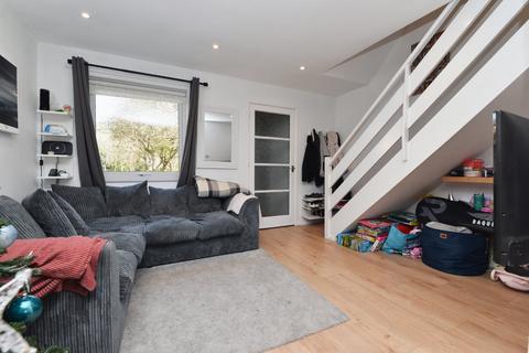 22 Bankview, Lymington, SO41 8YG