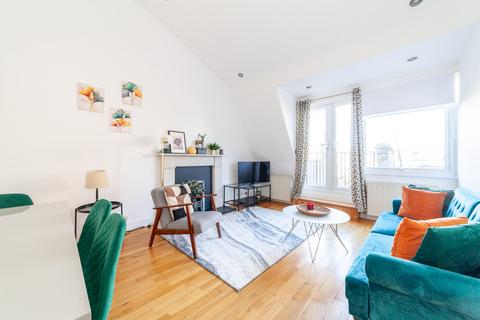 3 bedroom flat to rent, Earls Ct Square, London SW5