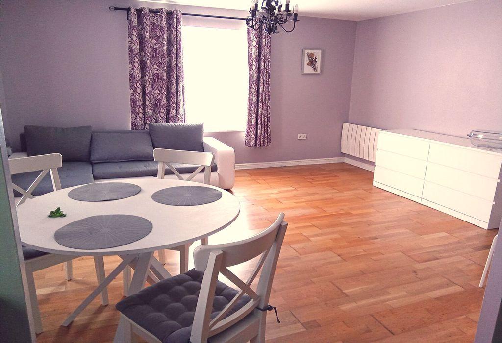 Castle Court, Dagenham, Essex 2 bed apartment to rent £1,500 pcm (£