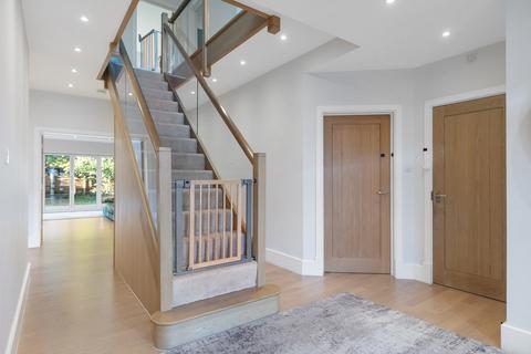 4 Stuart Avenue, London, W5 3QJ