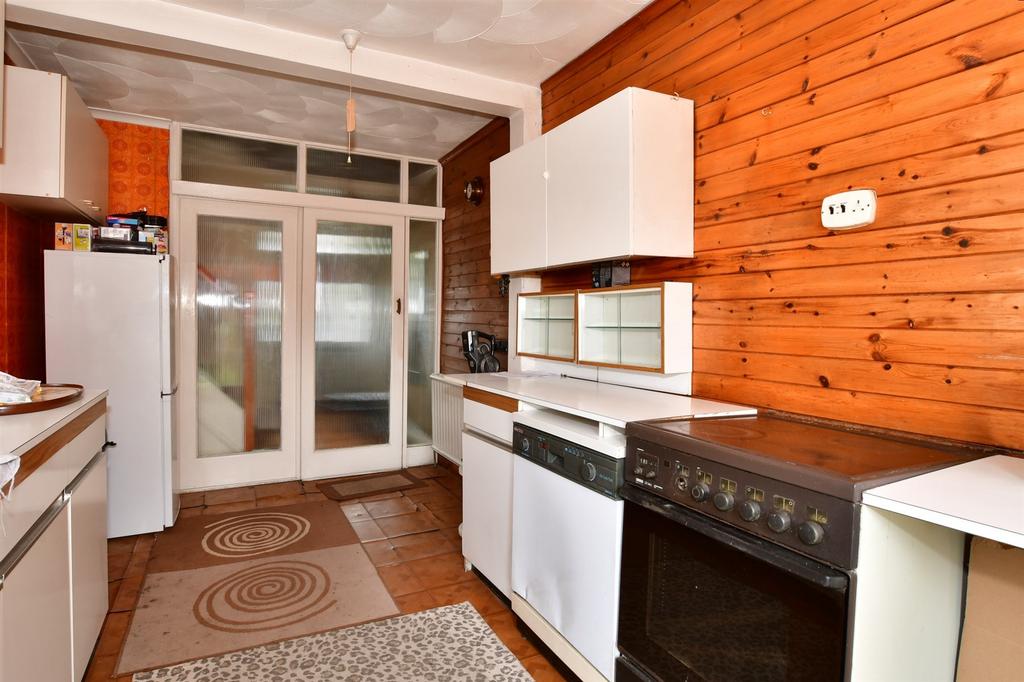 Marina Drive, Northfleet, Gravesend, Kent 3 bed semidetached house for