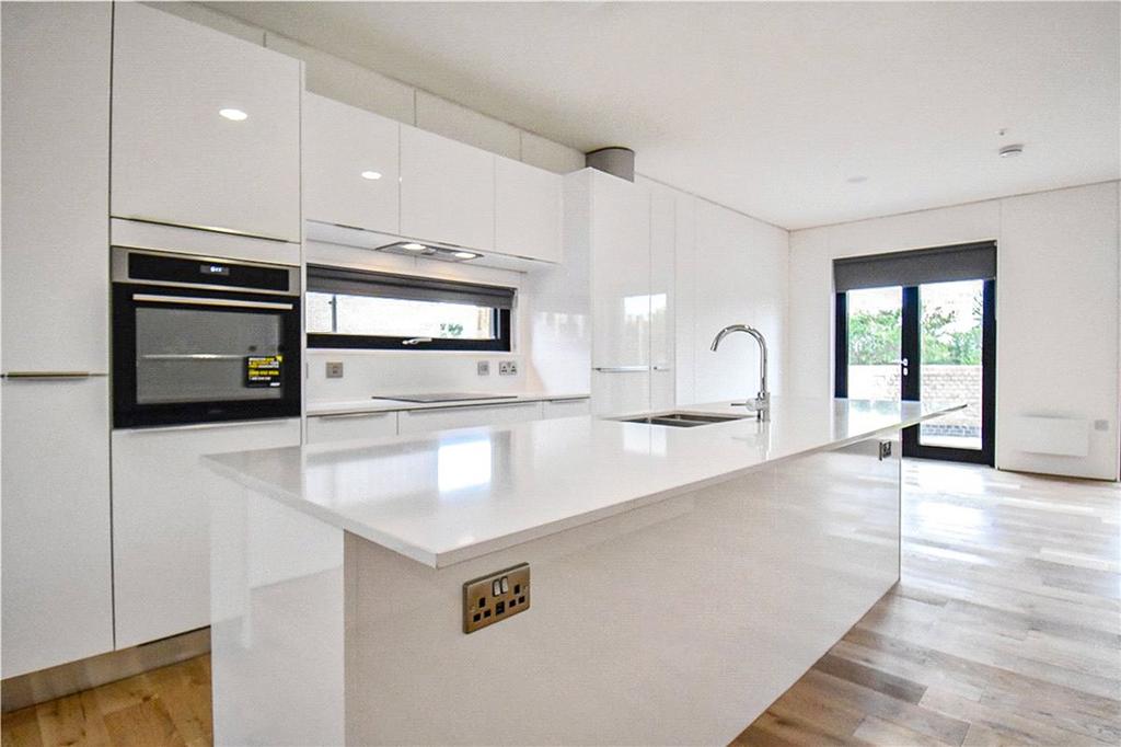 4 bedroom semi-detached house to rent
