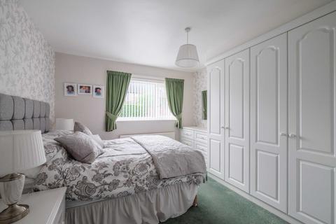 2 bedroom bungalow for sale - Mount Batten Gardens, Huddersfield HD3