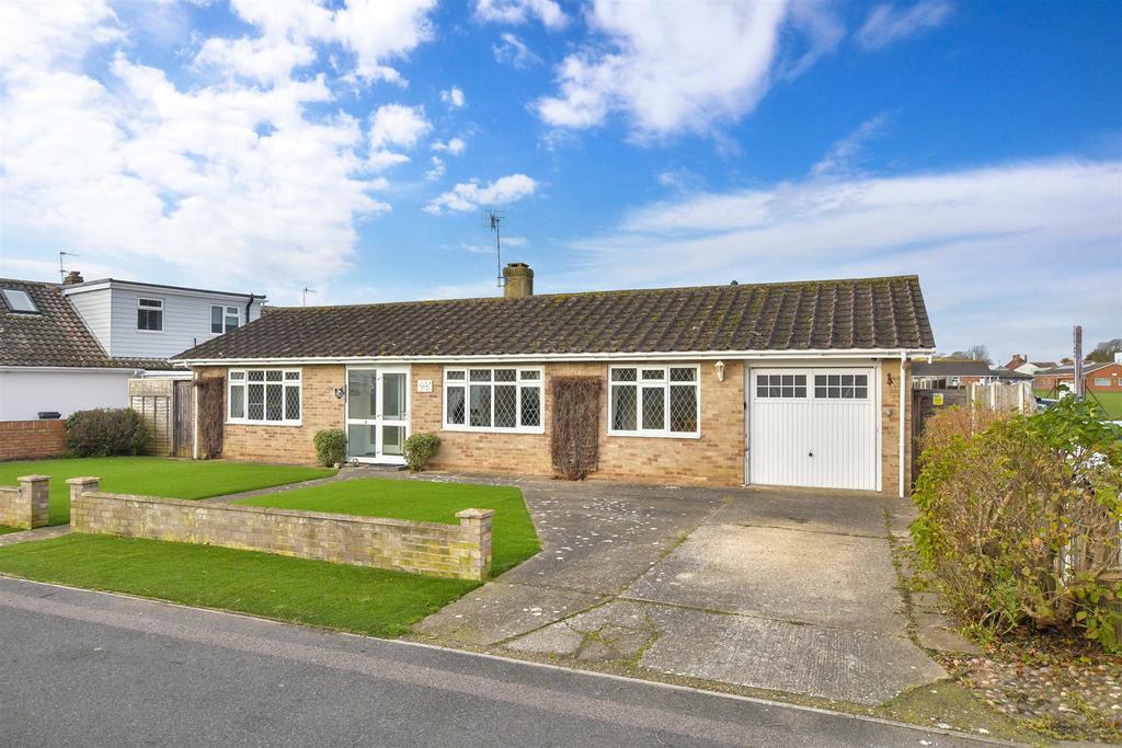 Southdean Drive, MiddletonOnSea... 3 bed detached bungalow £475,000