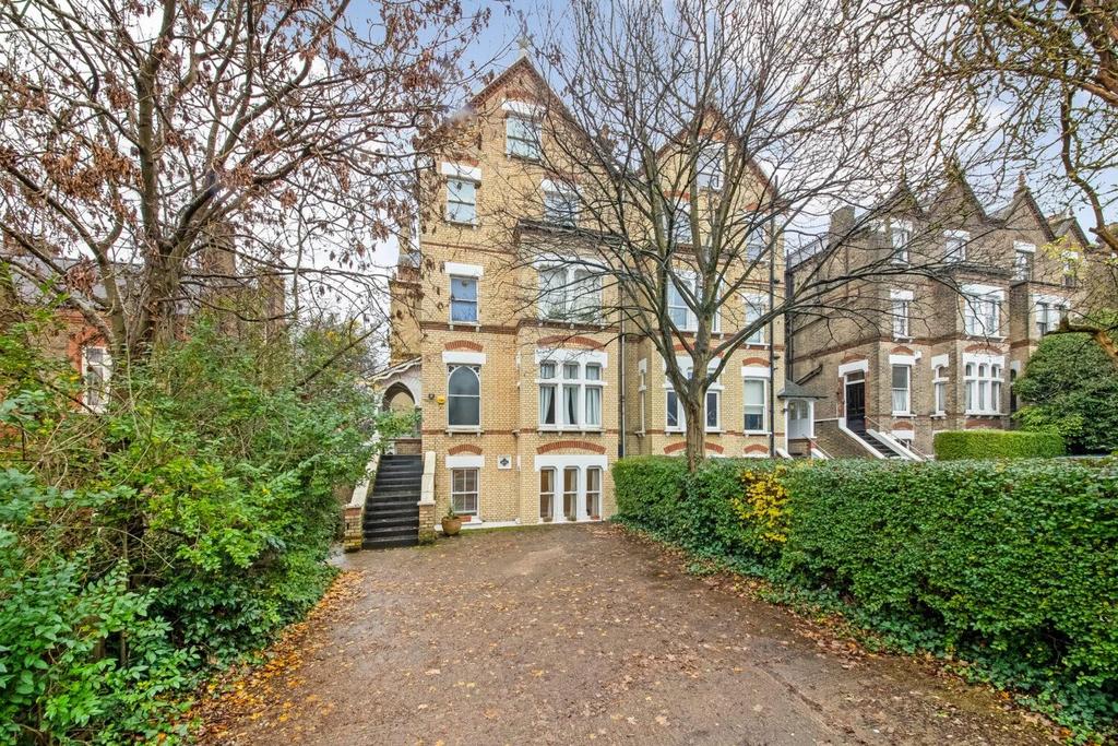 Trinity Rise, Brixton, London, SW2 3 bed apartment for sale £675,000