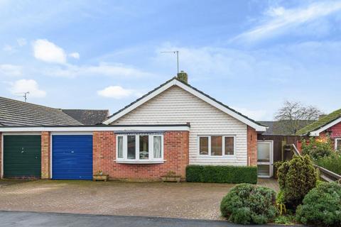 6 Cotswold Way, Carterton, OX18 1BE