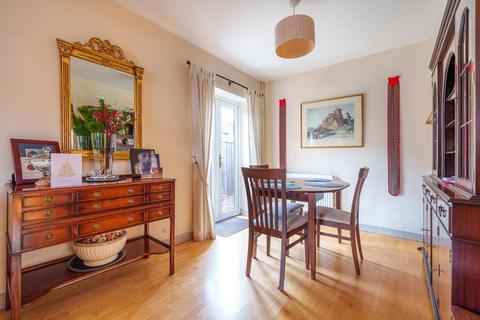 6 Cotswold Way, Carterton, OX18 1BE