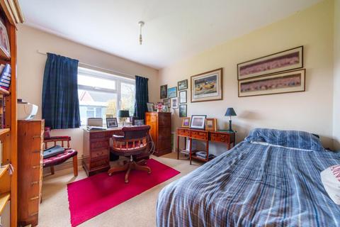 6 Cotswold Way, Carterton, OX18 1BE