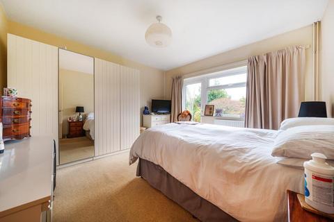 6 Cotswold Way, Carterton, OX18 1BE