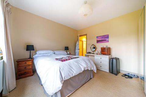 6 Cotswold Way, Carterton, OX18 1BE