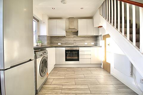 1 bedroom semi-detached house to rent, Drayton Close, Hounslow TW4
