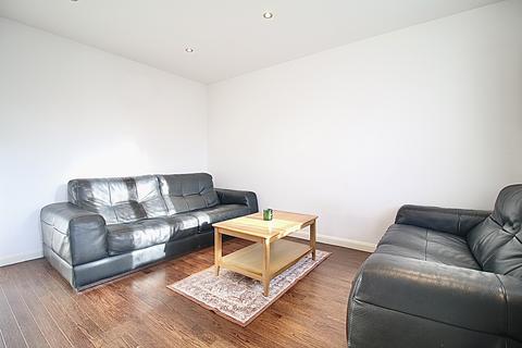 1 bedroom semi-detached house to rent, Drayton Close, Hounslow TW4