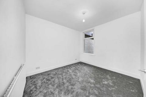 2 bedroom flat for sale, Claude, Leyton, E10