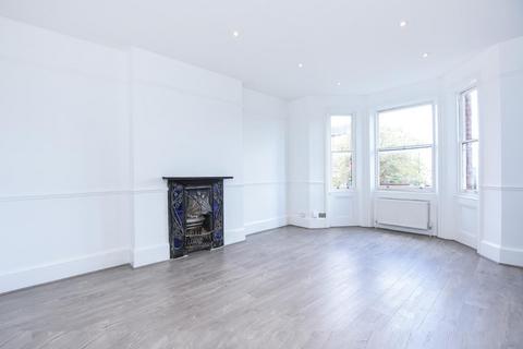 56c Tetherdown, London, N10 1NG