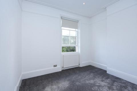 56c Tetherdown, London, N10 1NG
