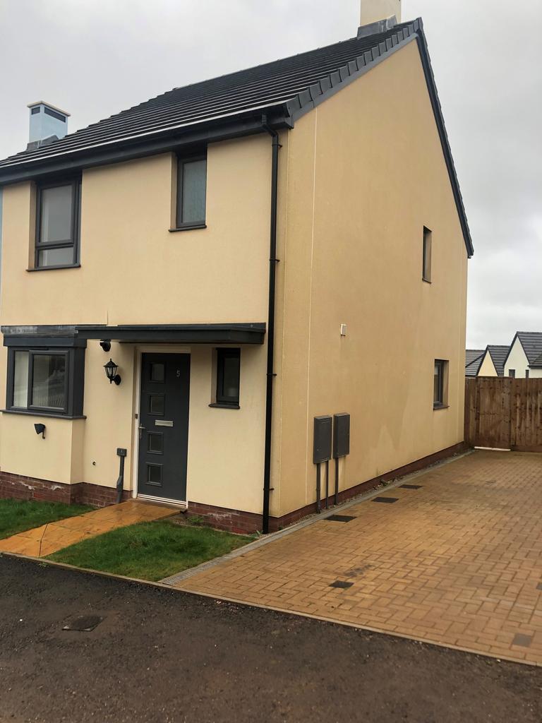 Castle Park Drive, Paignton TQ4 3 bed semidetached house £1,250 pcm