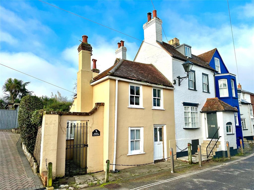 Bath Road, Lymington, Hampshire, SO41 2 bed end of terrace house for