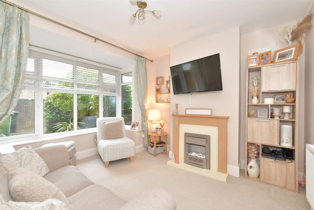Essex Road, Bognor Regis, West Sussex 2 bed semidetached house for