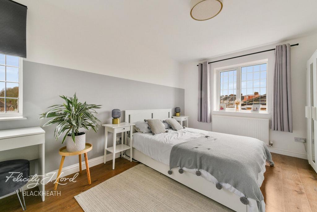 Edison Grove, London, SE18 2 bed apartment for sale £300,000