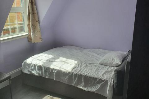 1 bedroom flat to rent, Wakefield House, Goldsmith Road, London, SE15