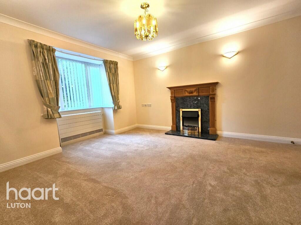 Hancock Drive, Luton 2 bed apartment for sale £200,000