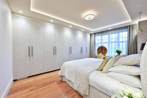 4 bedroom flat for sale, Portsmouth Road, Putney Heath, London, SW15
