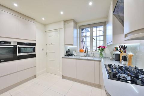 4 bedroom flat for sale, Portsmouth Road, Putney Heath, London, SW15