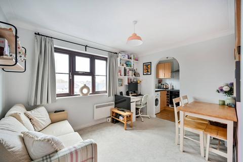 1 bedroom flat for sale, Beaumont Place, Isleworth, TW7