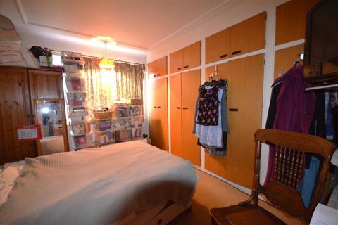 16 Ivanhoe Drive, Harrow, HA3 8QP