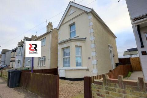 15 Cambridge Road, Clacton-on-sea, CO15 3QJ