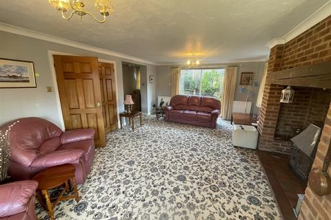 5 bedroom detached house for sale, Borton Close, Yalding, Maidstone, Kent