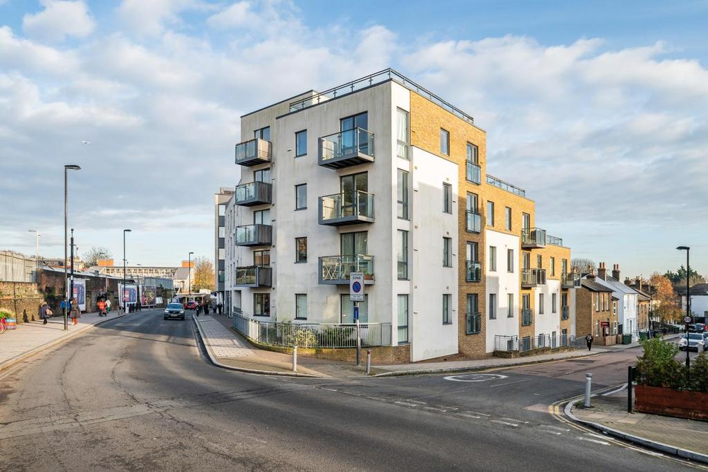 Perry Vale, Forest Hill 2 bed penthouse for sale £495,000