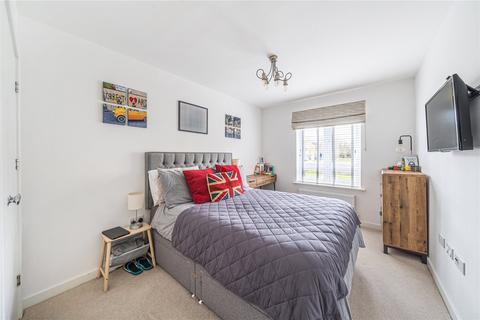 2 bedroom flat for sale, 21 Orchard Farm Avenue, East Molesey, KT8