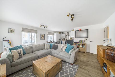 2 bedroom flat for sale, 21 Orchard Farm Avenue, East Molesey, KT8