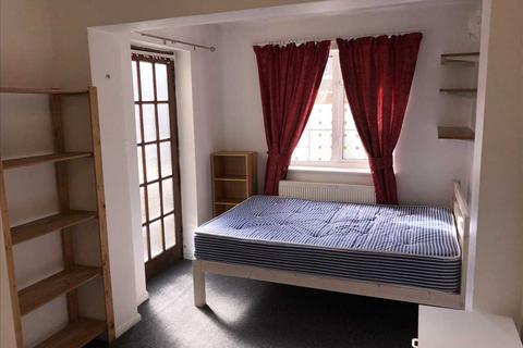 4 bedroom terraced house to rent, Honeywood Close, Canterbury