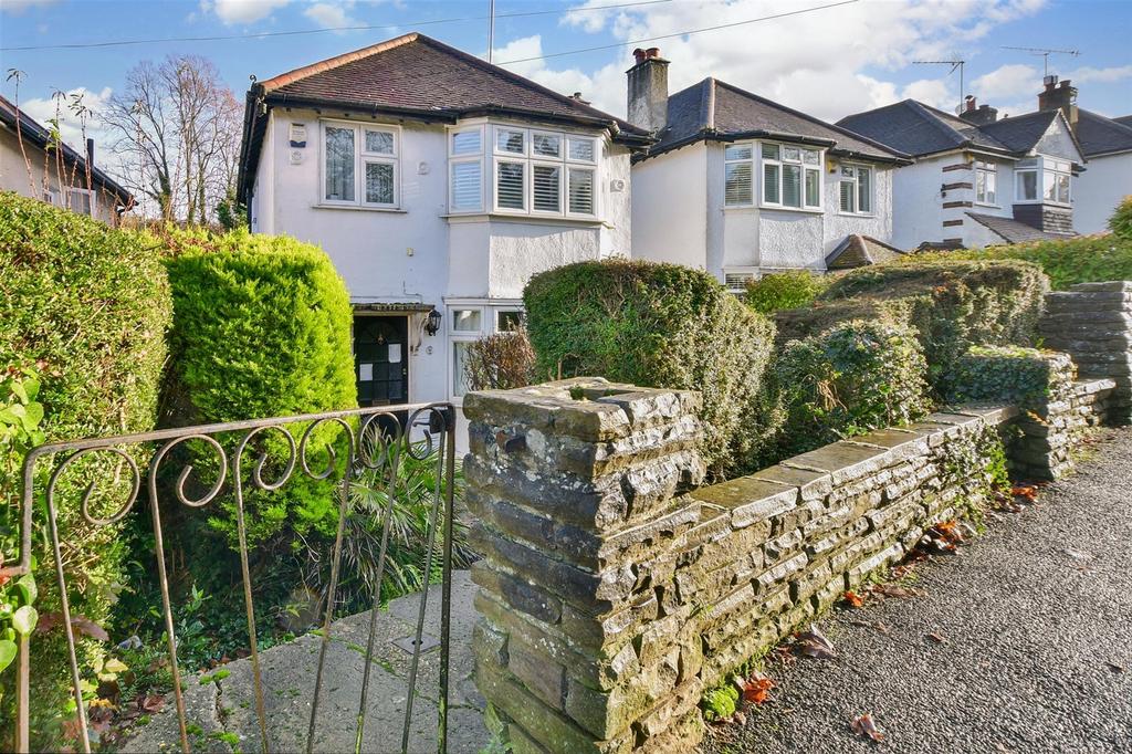 Roke Road, Kenley, Surrey 3 bed detached house for sale £460,000