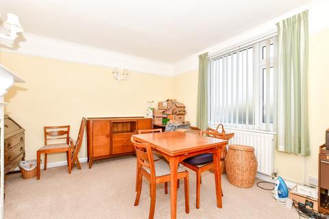 21 Faversham Road, Kennington, Ashford, TN24 9DA