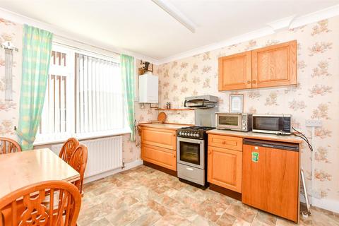 21 Faversham Road, Kennington, Ashford, TN24 9DA