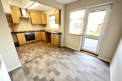 3 bedroom end of terrace house to rent, South View, Kirkham PR4