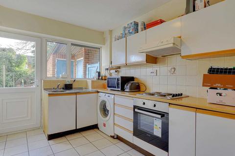 93 Grove Road, Emmer Green, Reading, RG4 8LW