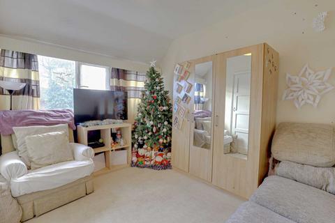 93 Grove Road, Emmer Green, Reading, RG4 8LW