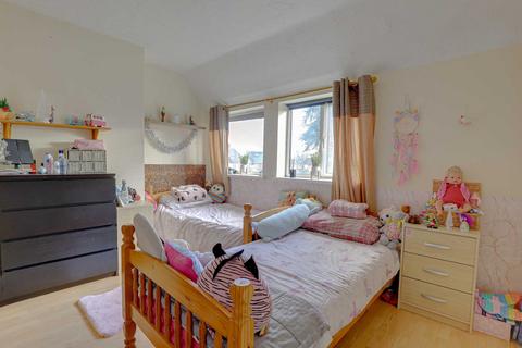 93 Grove Road, Emmer Green, Reading, RG4 8LW
