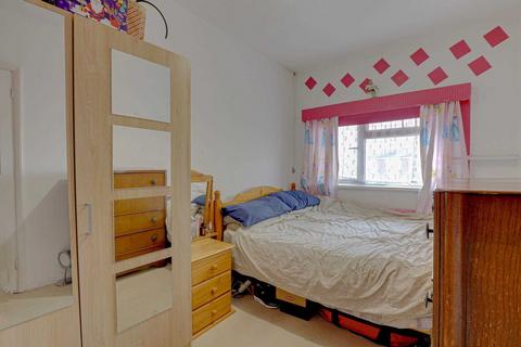 93 Grove Road, Emmer Green, Reading, RG4 8LW