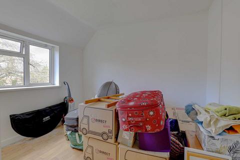 93 Grove Road, Emmer Green, Reading, RG4 8LW