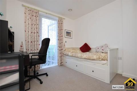 2 bedroom flat to rent, Matthews Close, Wembley, Middlesex, HA9