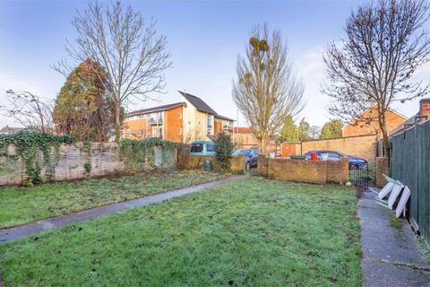 120b Dedworth Road, Windsor, SL4 5BD